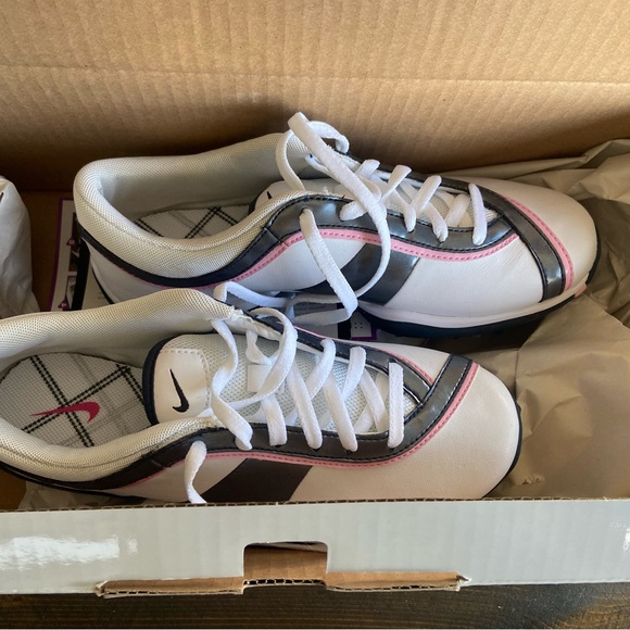 Brand new in box Women’s Nike Golf Shoes - Picture 3 of 8